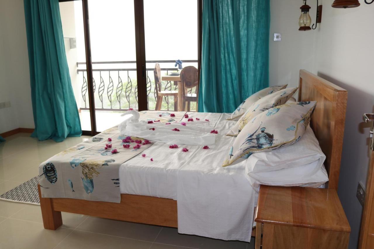 Tama'S Holiday Apartment วิกตอเรีย ภายนอก รูปภาพ