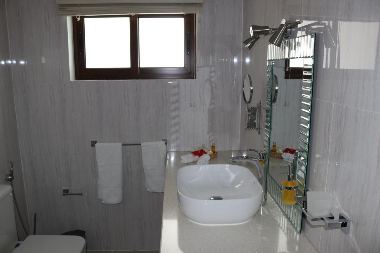 Tama'S Holiday Apartment วิกตอเรีย ภายนอก รูปภาพ
