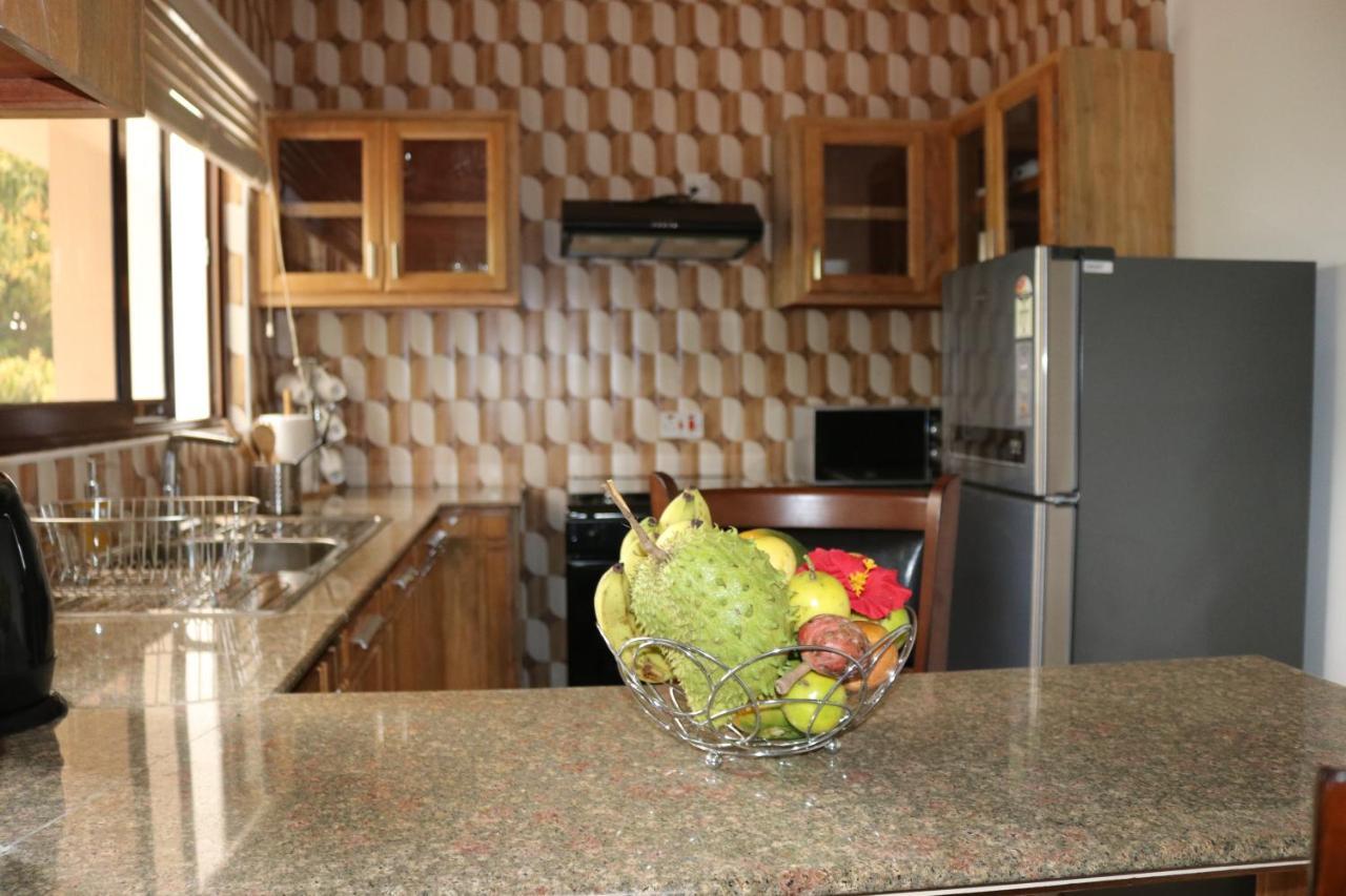 Tama'S Holiday Apartment วิกตอเรีย ภายนอก รูปภาพ