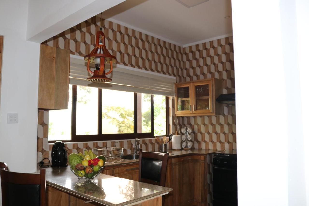 Tama'S Holiday Apartment วิกตอเรีย ภายนอก รูปภาพ